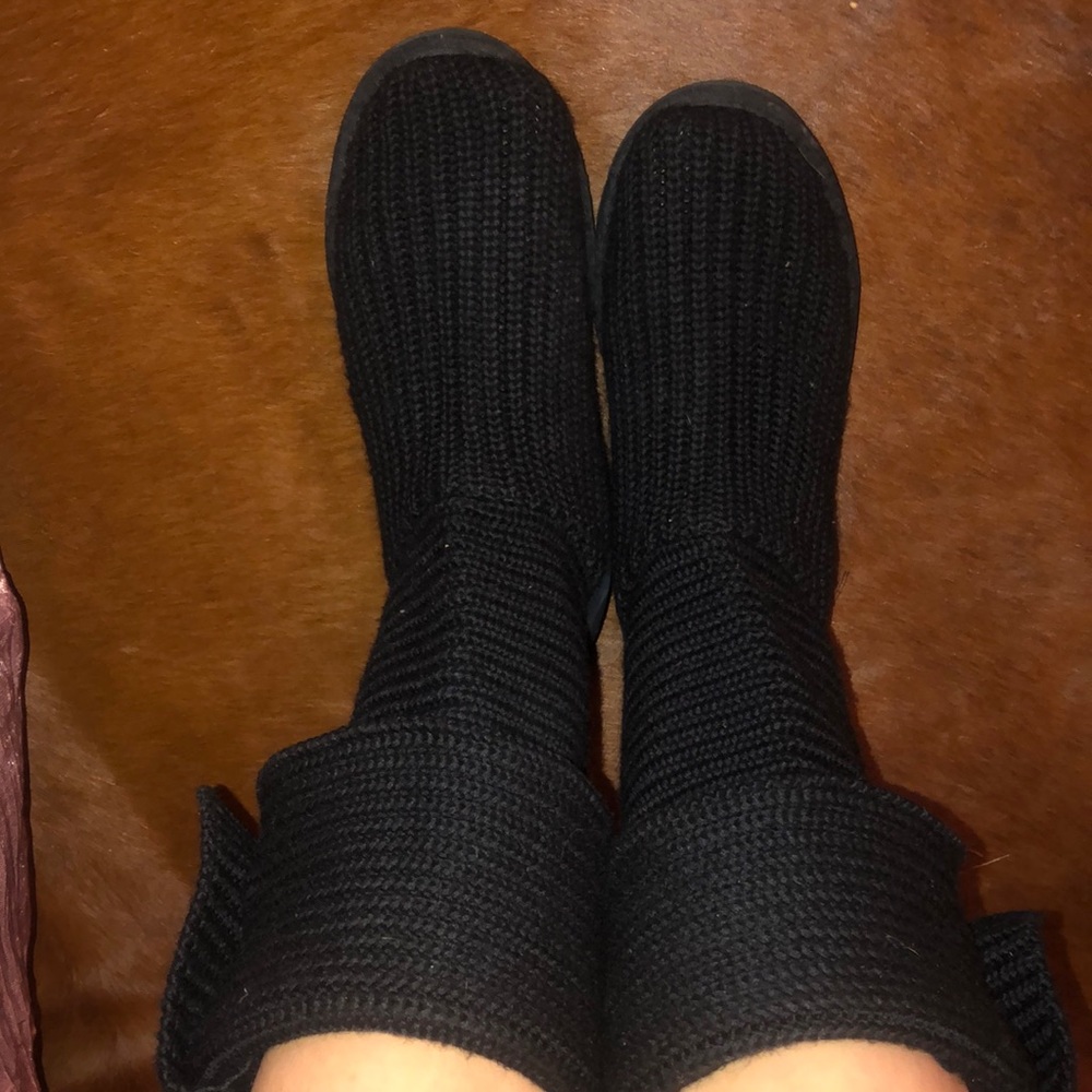 Black knit Ugg’s